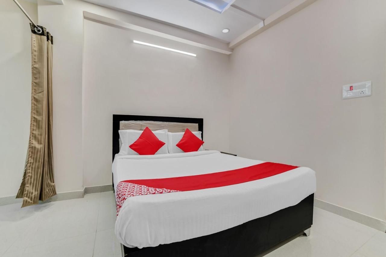 Vaccinated Staff- Oyo Flagship 60526 Five Star Grand Shamshabad Exterior foto