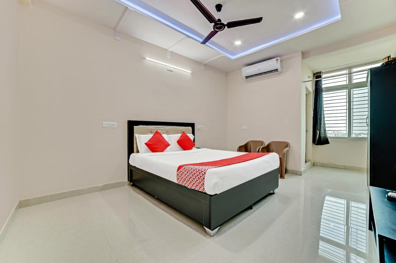 Vaccinated Staff- Oyo Flagship 60526 Five Star Grand Shamshabad Exterior foto